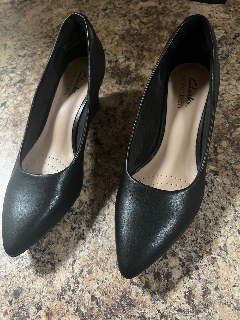 Women’s black leather pointed toe pumps Clark collection size 5 EUC